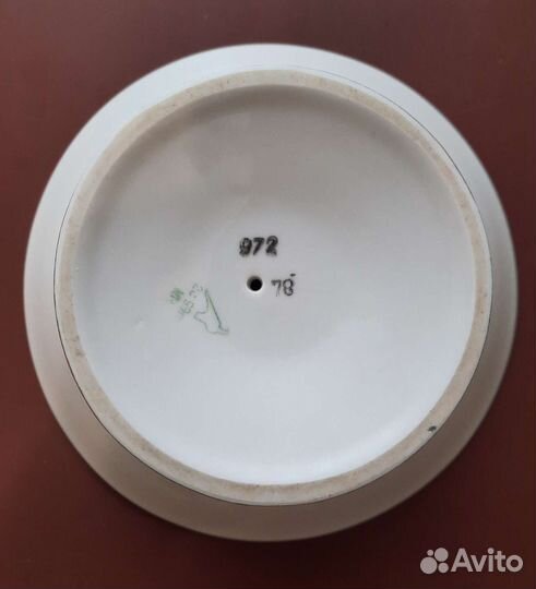 Ваза фарфоровая на ножке. СССР