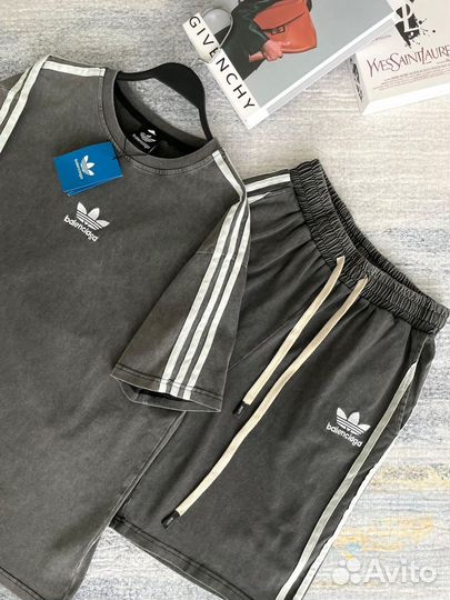 Спортивный костюм женский