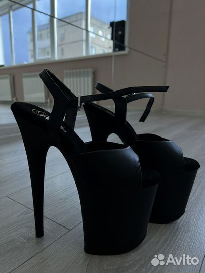 Стрипы Pleaser 38 тройки