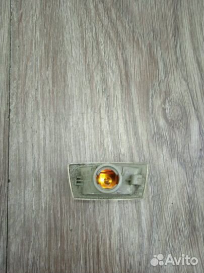 Повторитель поворота передний правый Opel Astra H