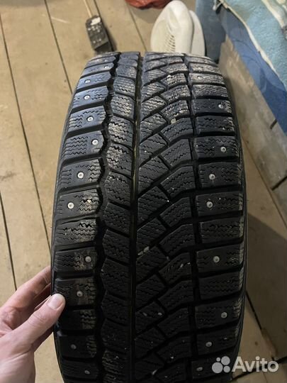 Viatti Brina Nordico V-522 215/50 R17