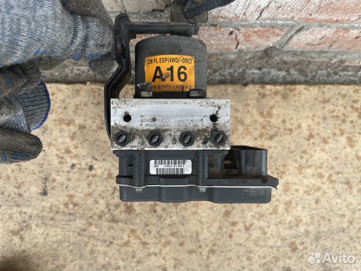 Блок abs Hyundai Santa Fe 2 CM