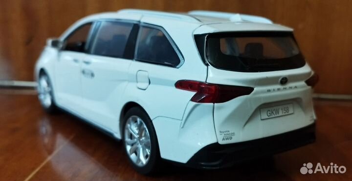 Коллекционная машинка металлическая