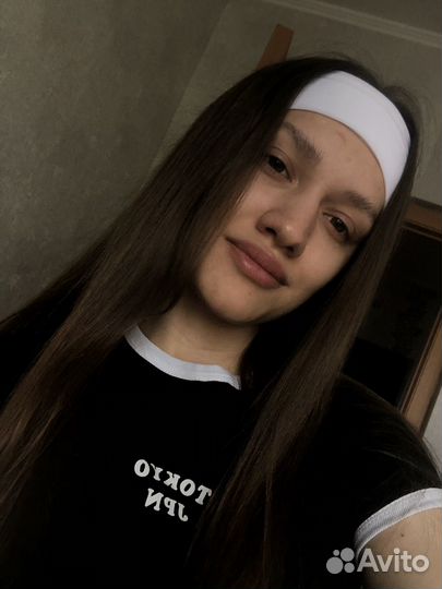 Модель на окрашивание бровей