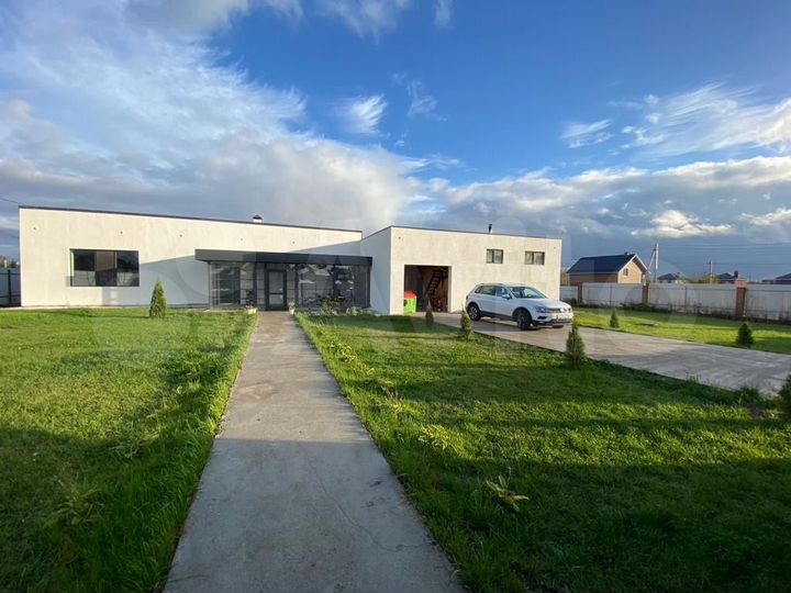 Коттедж 255 м² на участке 10 сот.