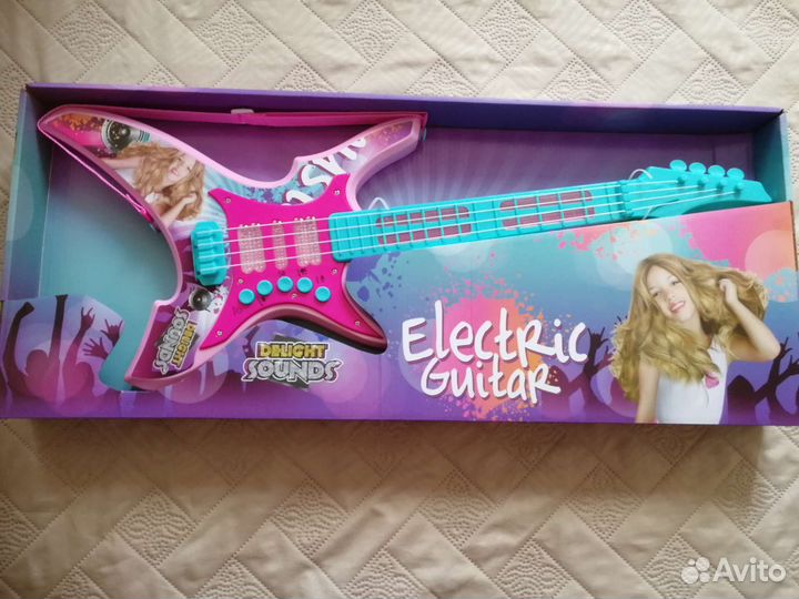 Игрушечная гитара