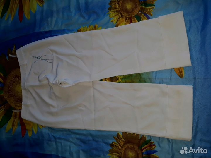 Джинсы и бриджи женские