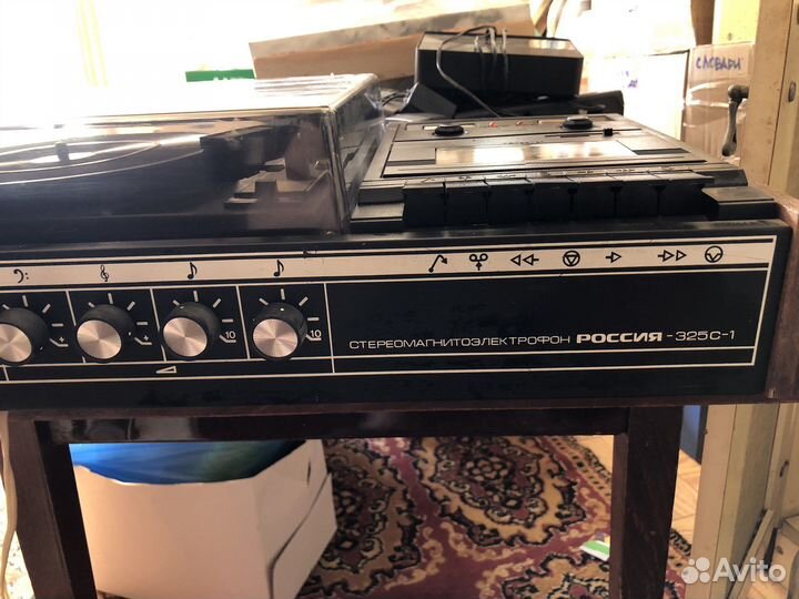 Стереомагнитоэлектрофон «Россия» колонками