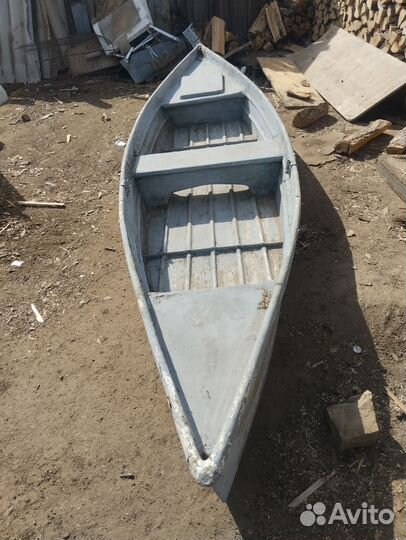 Продаю лодку длина 4м, стекло пластик