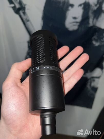 Студийный микрофон audio-technica AT2020