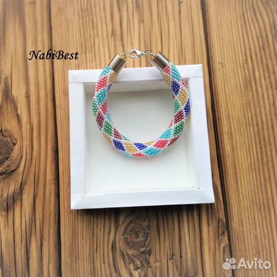 Браслет / жгут / украшение из бисера