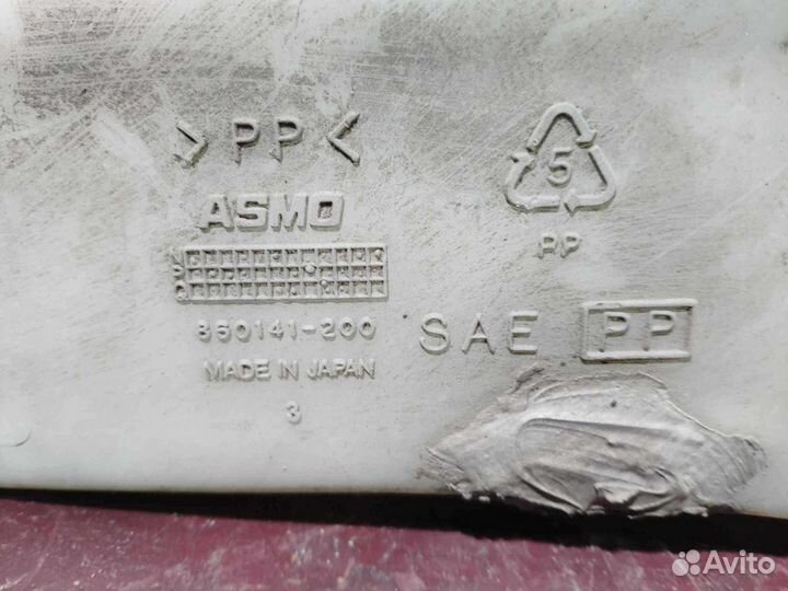 Бачок омывателя стекла Mitsubishi Pajero 2