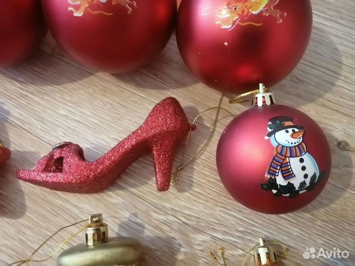 Елочные игрушки и украшения