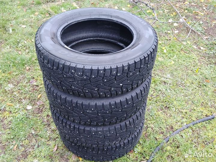 Pirelli Ice Zero 215/65 R16