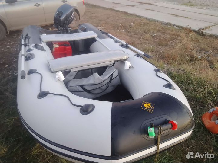 Лодка с мотором