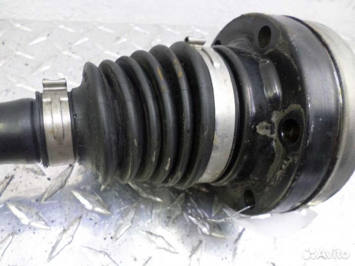 Полуось передняя L Audi Q7 4L 7L0407271C