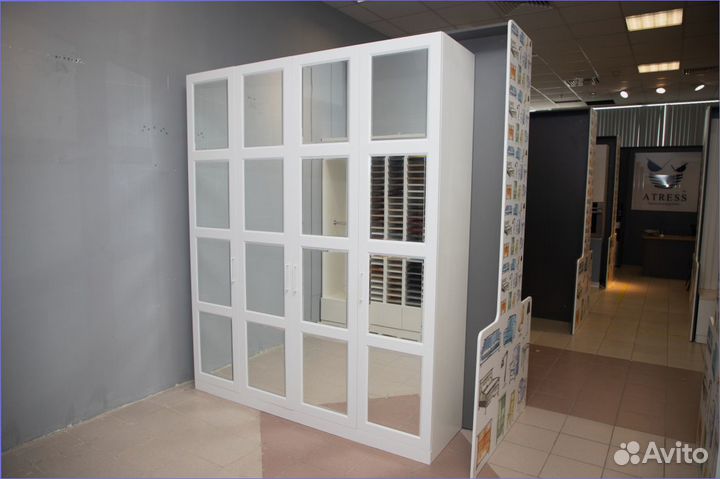 Шкаф распашной белый выставочный образец