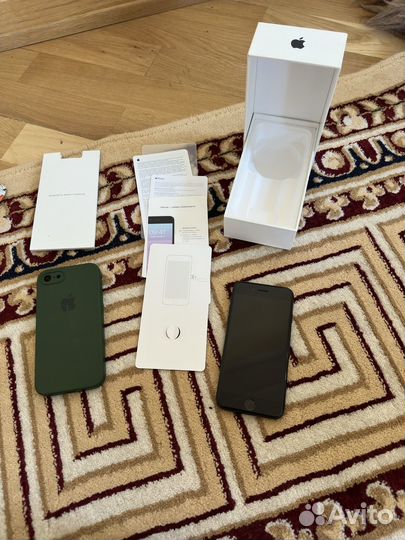 iPhone SE, 64 ГБ