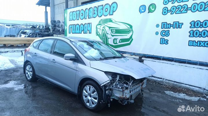 Стекло кузовное глухое левое Ford Focus 3 1786436