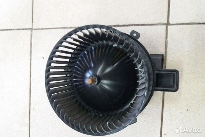 Моторчик печки VW Volkswagen Touareg 3 2019г