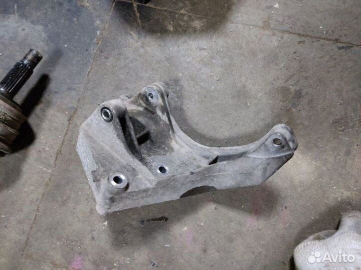 Кронштейн генератора Лада Гранта