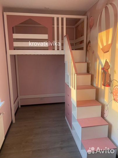 Эко кровать чердак из массива с лестницей комодом