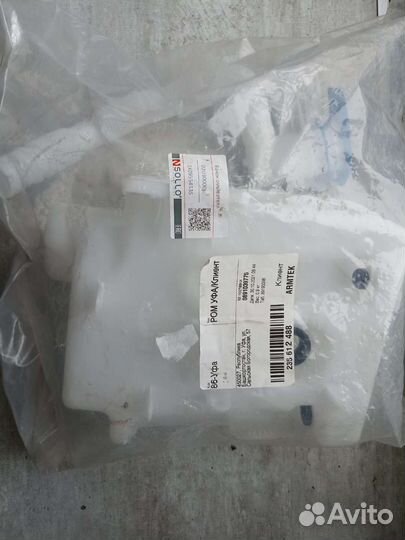 Бочек омывателя Jetta V