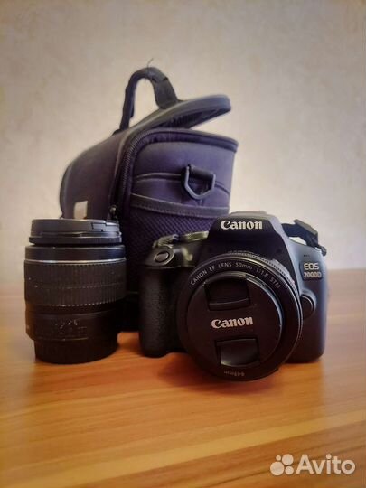 Зеркальный фотоаппарат canon 2000d +объектив f/1.8