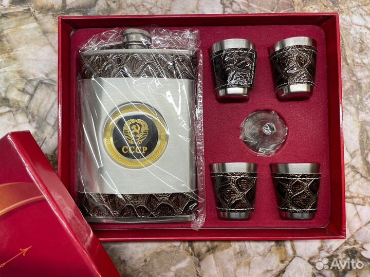Подарочный набор: фляга и рюмки, символика СССР