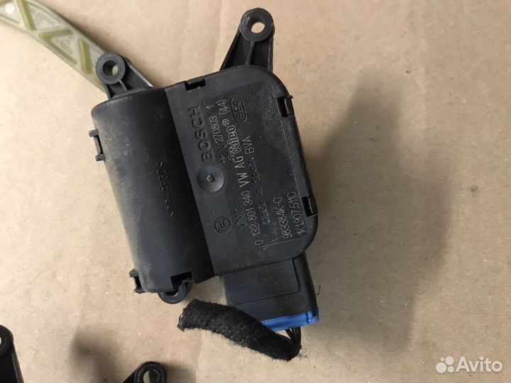 Сервопривод заслонки отопителя VW Tiguan