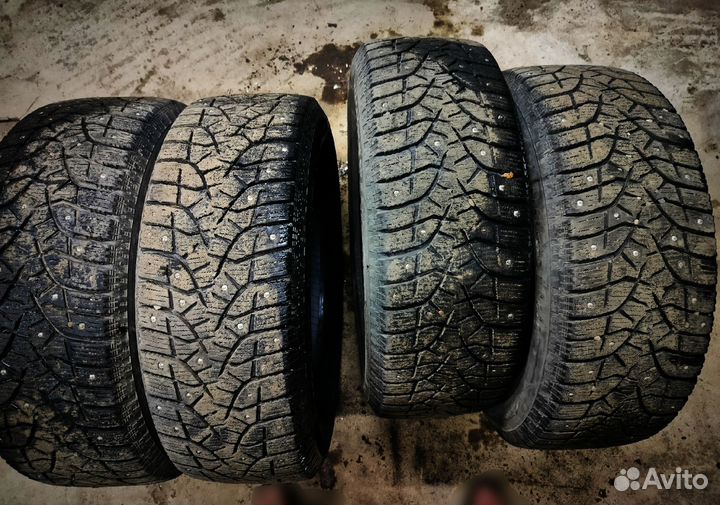 Bridgestone Blizzak Spike-02 215/60 R16 95T