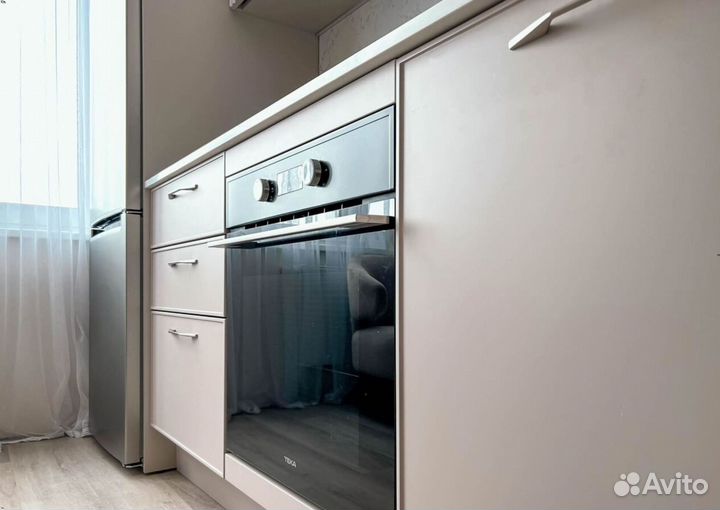 Кухня Розово-Алая по индивидуальному заказу