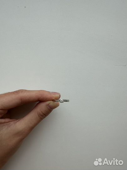 Золотое кольцо с бриллиантом 14,5 размер