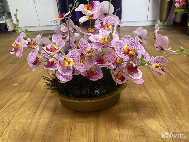 Искуственнын цветы в горшке