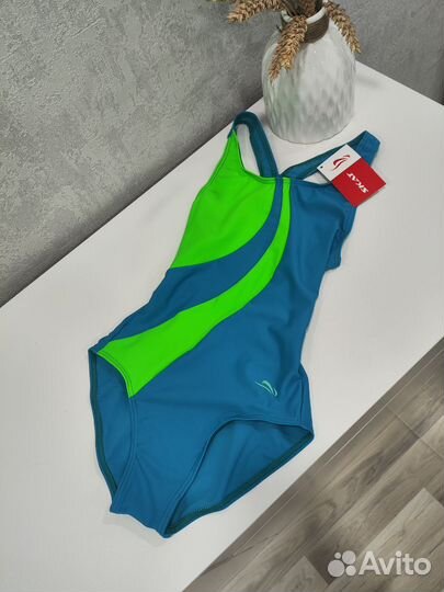 Купальник для девочки новый 122-128
