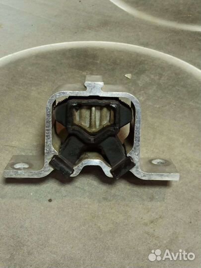 Опора двигателя Веста