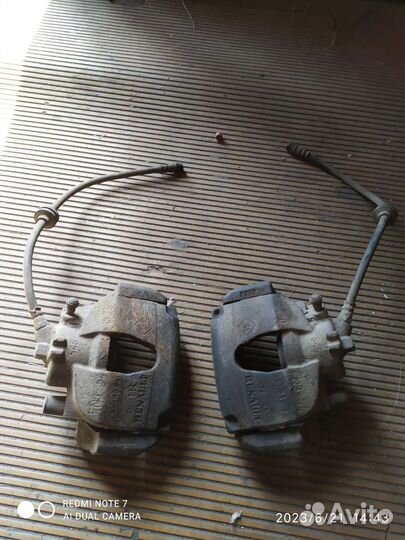 Суппорта передние лев и прав рено сценик2