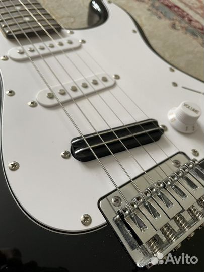 Fender Squier HSS Stratocaster Торг Уместен