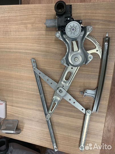 Стеклоподъемник передний левый в сборе Toyota Rav4