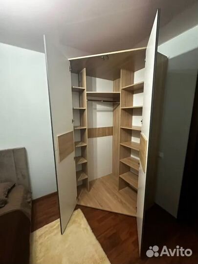 Шкаф угловой