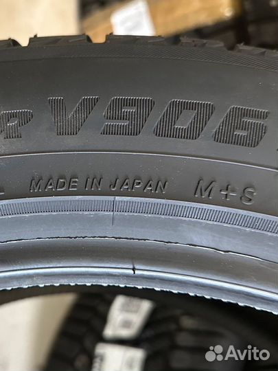 Yokohama BluEarth Winter V906 295/40 R21 111V