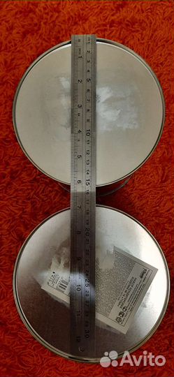 Металлическая банка для новогоднего подарка