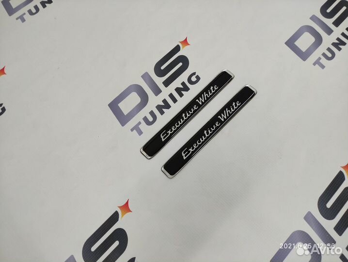 Шильдик Land Cruiser 200 Executive White 2016+