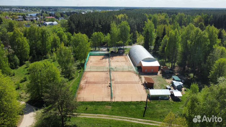 Корт для большого тенниса
