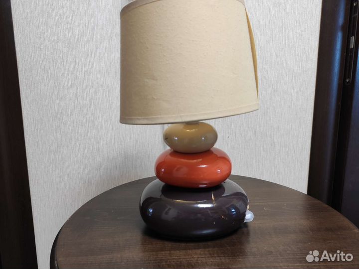 Лампа настольная пирамида