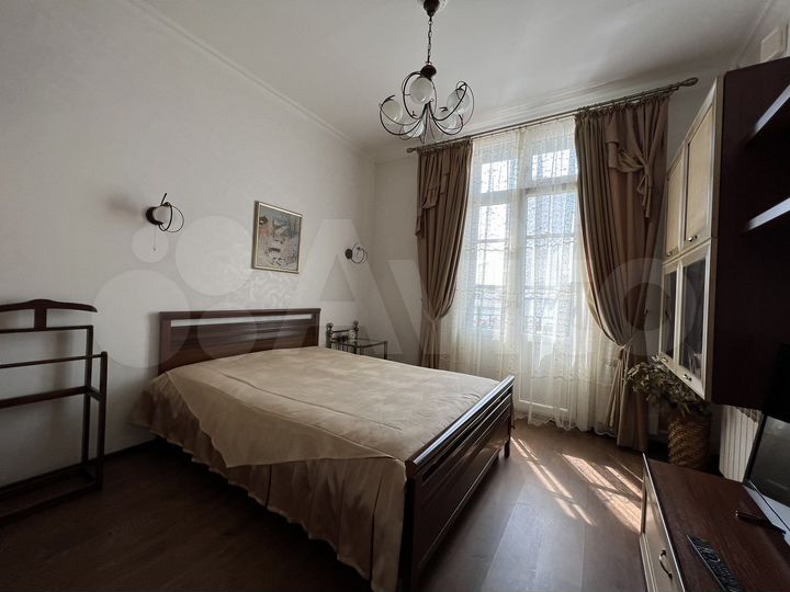 2-к. квартира, 70 м², 2/5 эт.