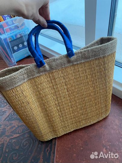 Сумка летняя соломенная с помпонами