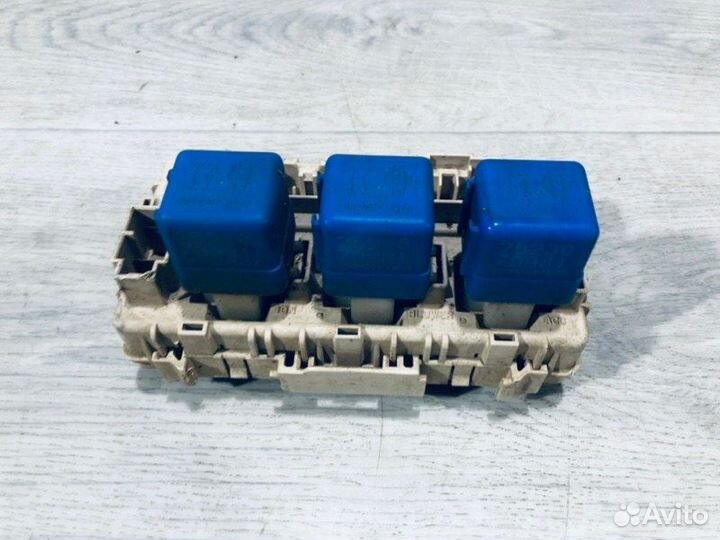 Блок предохранителей салонный Nissan X-Trail T30