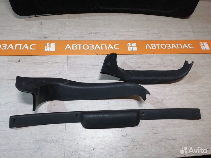 Обшивка багажника крышки Chevrolet Niva