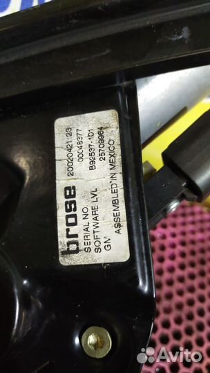 Стеклоподъемник передний правый Cadillac SRX1 (200